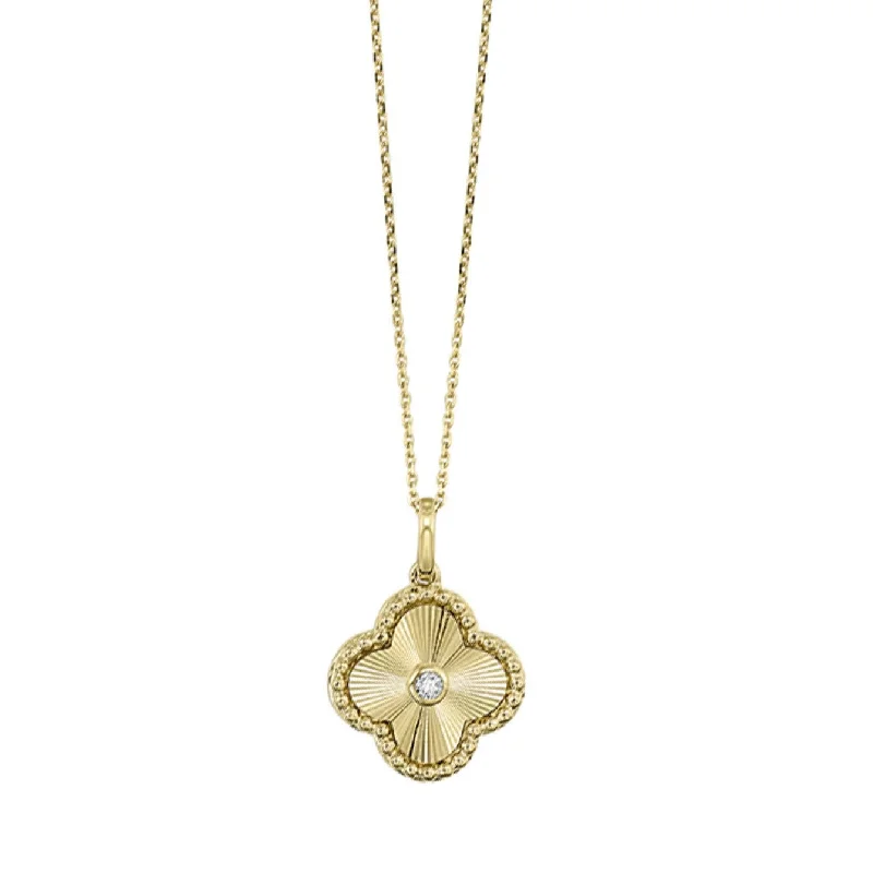 Fluted Gold Clover Pendant with Center Diamond