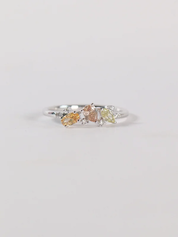 Scattered Diamond Fashion Ring